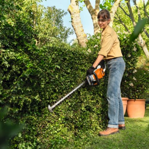 Zo kies je de beste accu heggenschaar voor jouw tuin